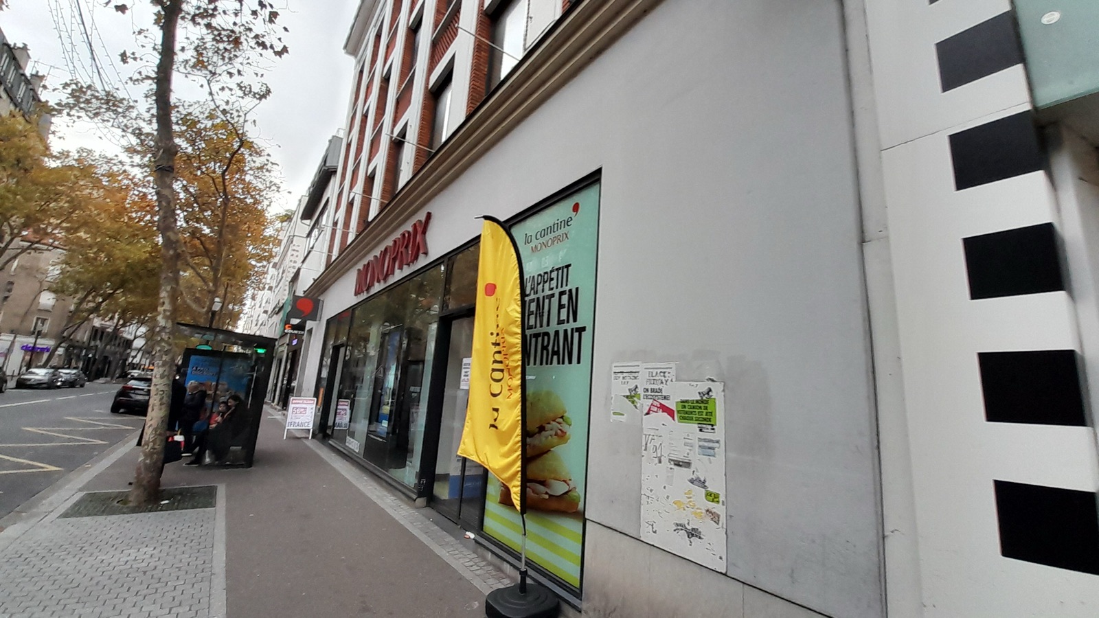 Devanture du magasin Monoprix au 187 boulevard Jean Jaures a Paris